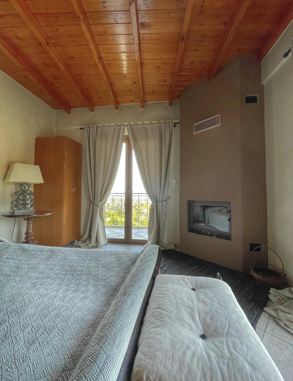 Xenonas Vasilikou Hotel Valtessiniko Exterior photo
